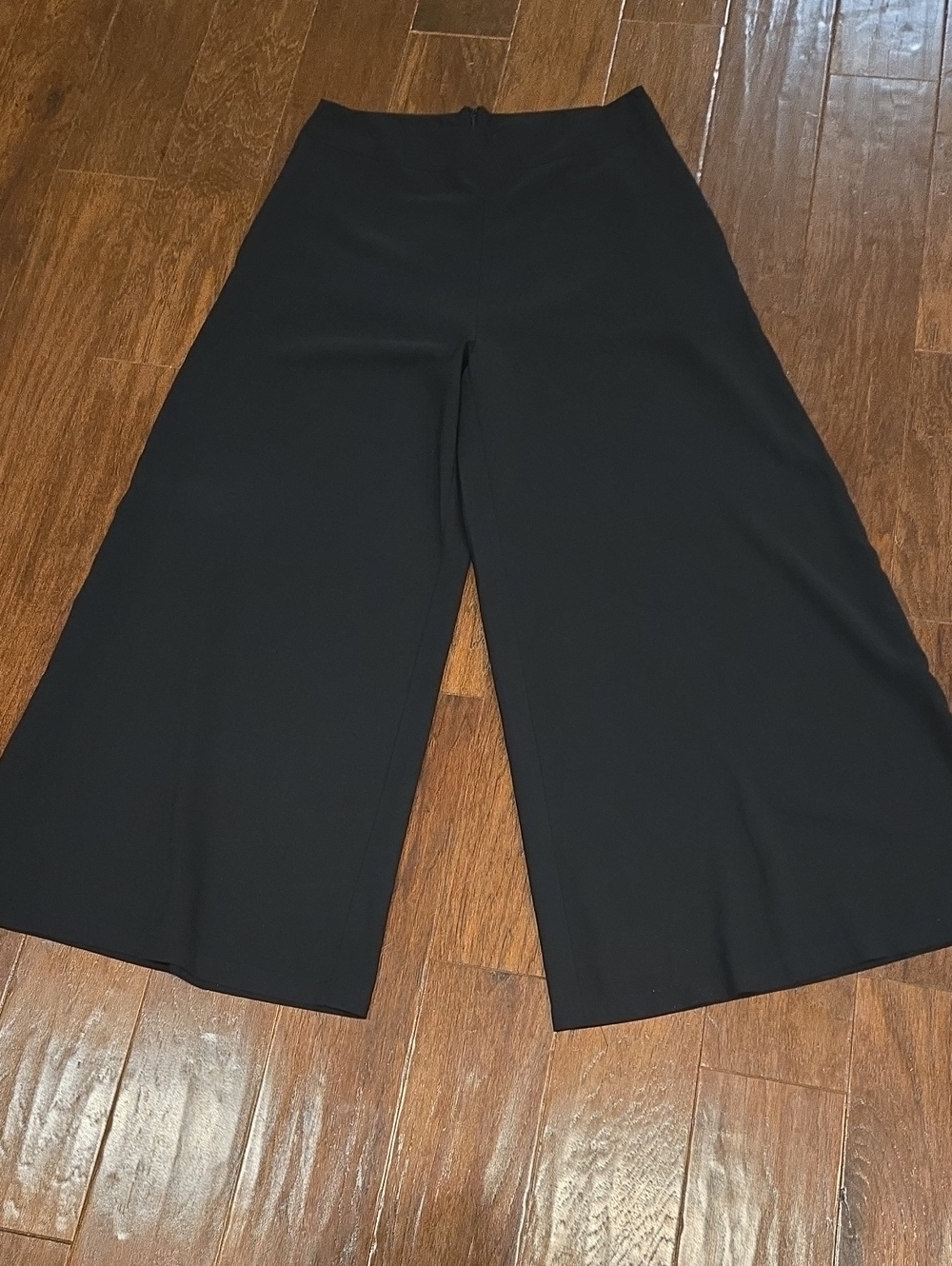 ⛱️Emery Rose Wide Leg Flowy Pants in Black
